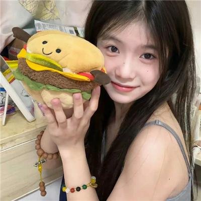 戴脚镣的女孩